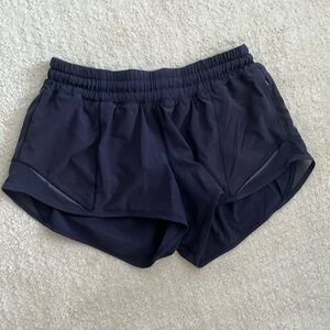Lululemon Size 4 Hottie Hot Shorts- NAVY